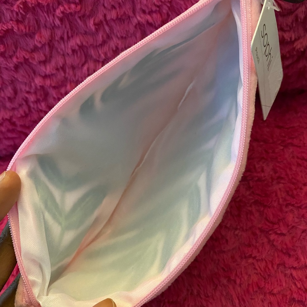 💚 Sophi Palm Pouch - Picture 3 of 3